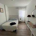 Jetes With Pool And Wifi Apartmán
